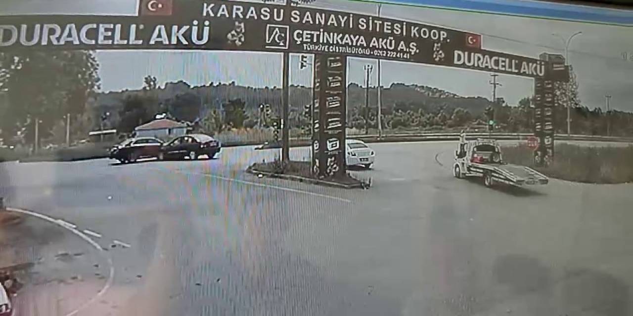 İki Otomobil Kafa Kafaya Çarpıştı: 5 Yaralı