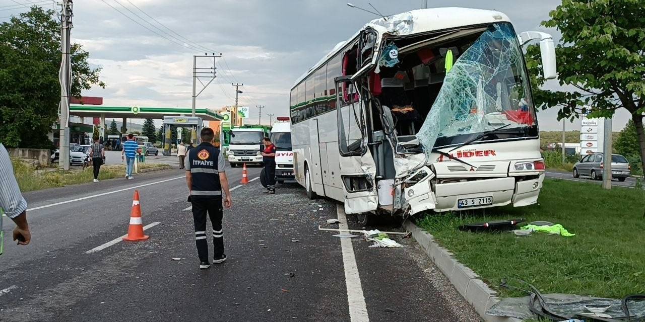 Kütahya Tavşanlı’da İşçi Servisleri Çarpıştı: 11 Yaralı
