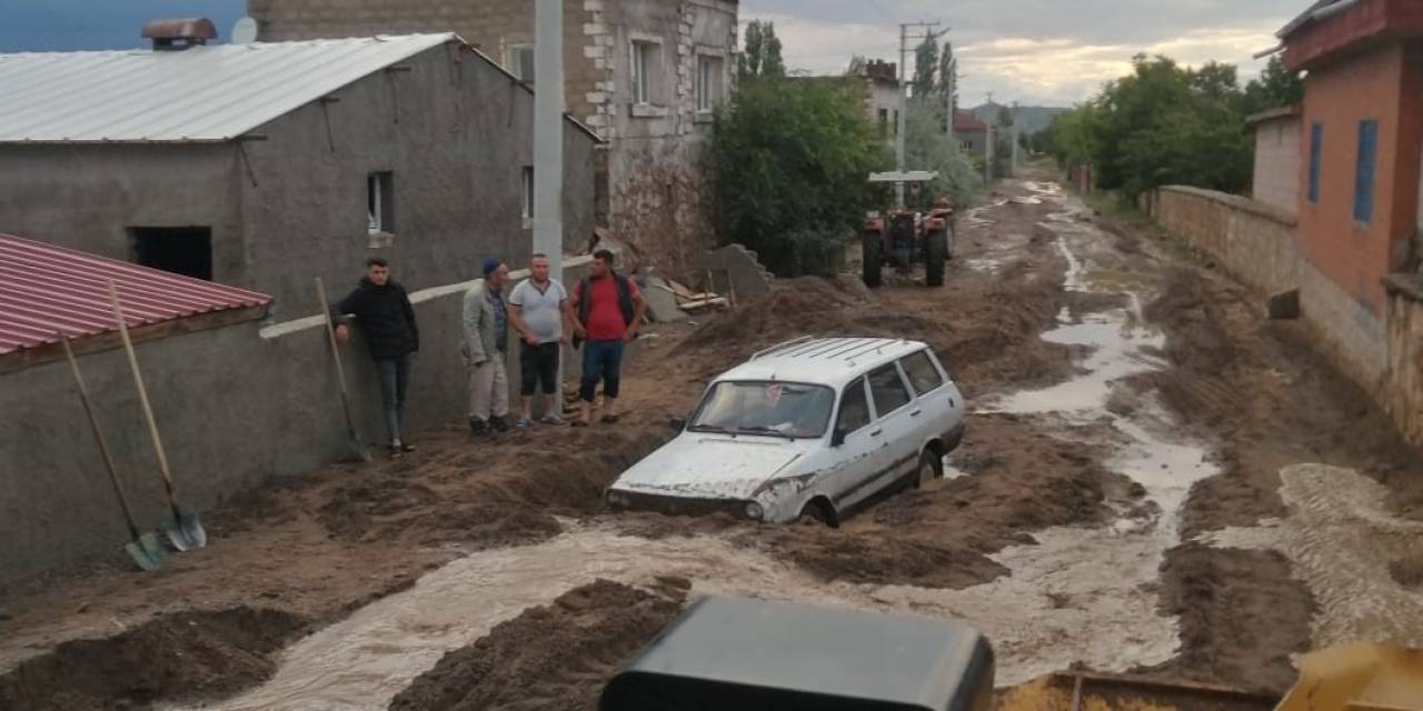 Sel Nedeniyle Nevşehir-aksaray Karayolu Ulaşıma Kapandı
