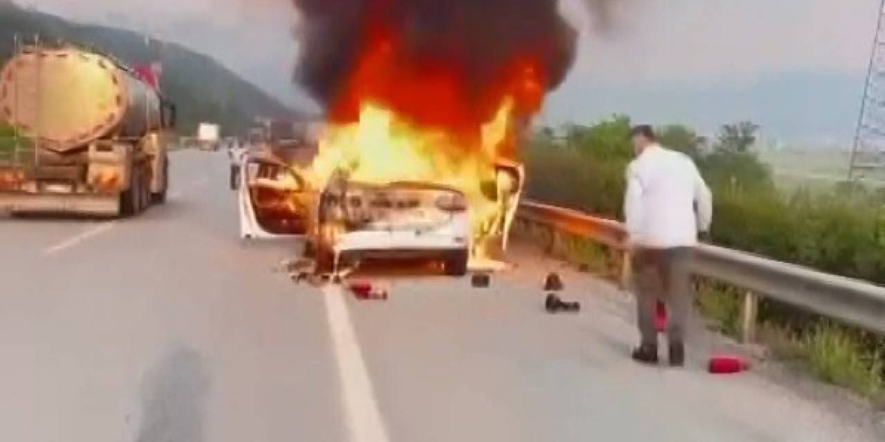 Bursa’da Seyir Halindeki Tır Ve Otomobil Alev Topuna Döndü