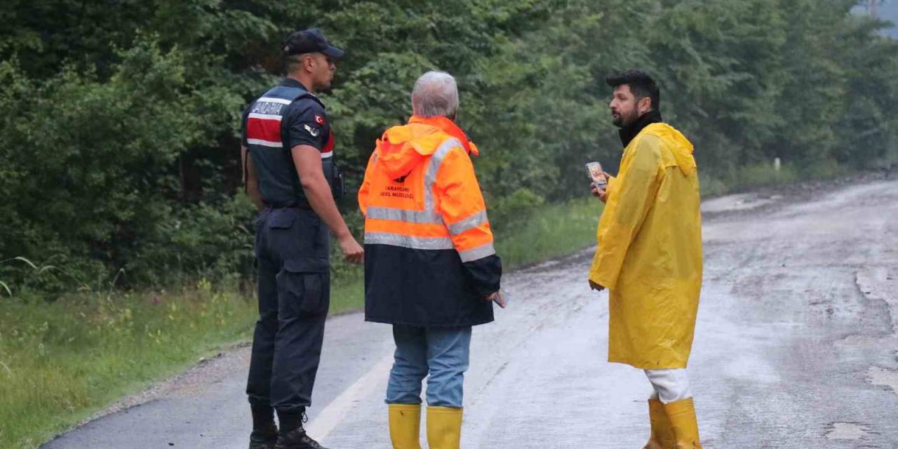 Abant Yolunda Taşan Dereler Ulaşıma Engel Oldu