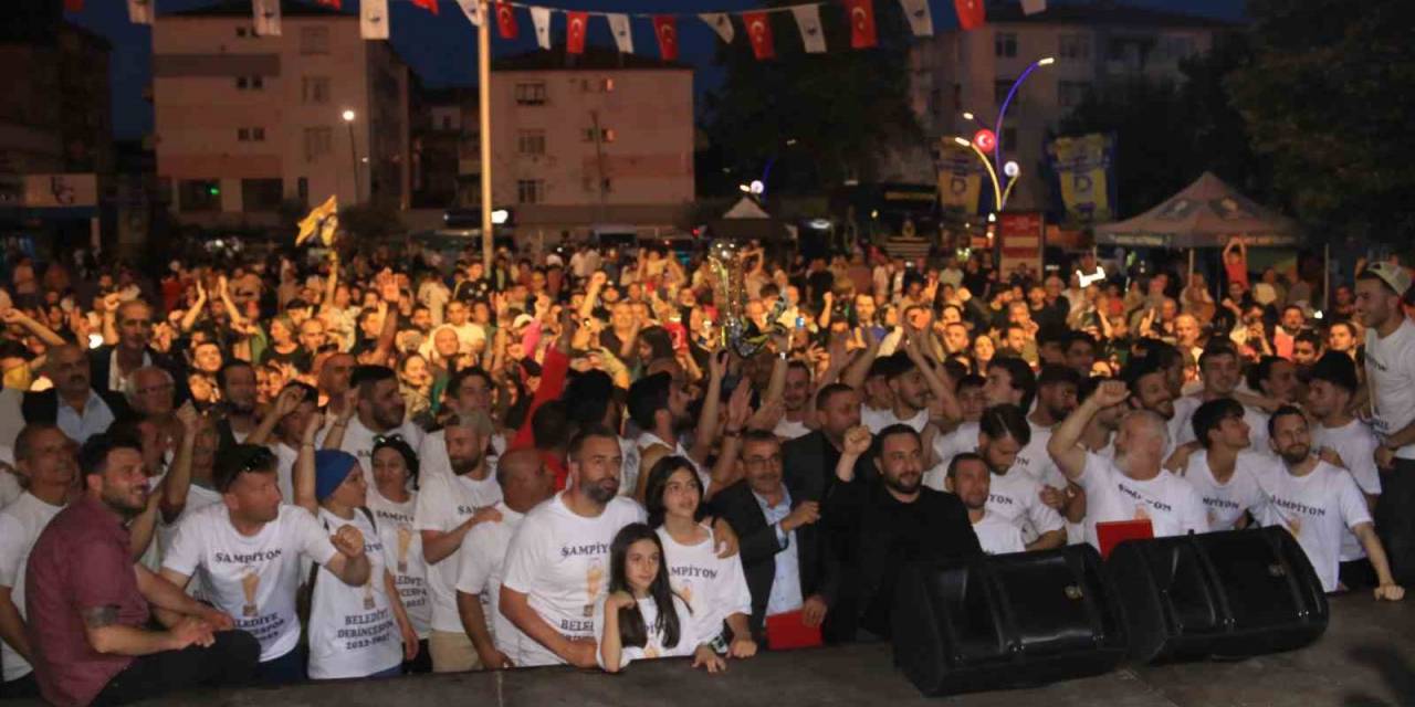 Belediye Derincespor, Şampiyonluğu Kent Merkezinde Kutladı