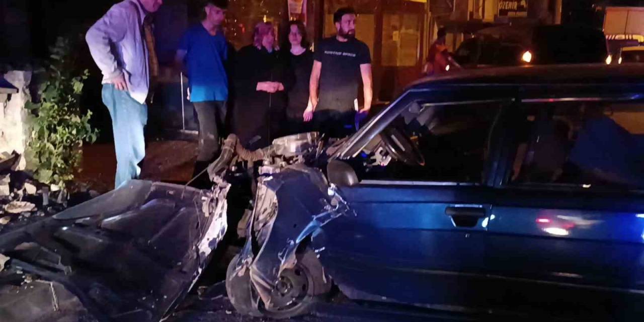 Kontrolden Çıkan Otomobil Trafik Levhasına Çarptı: 1 Yaralı