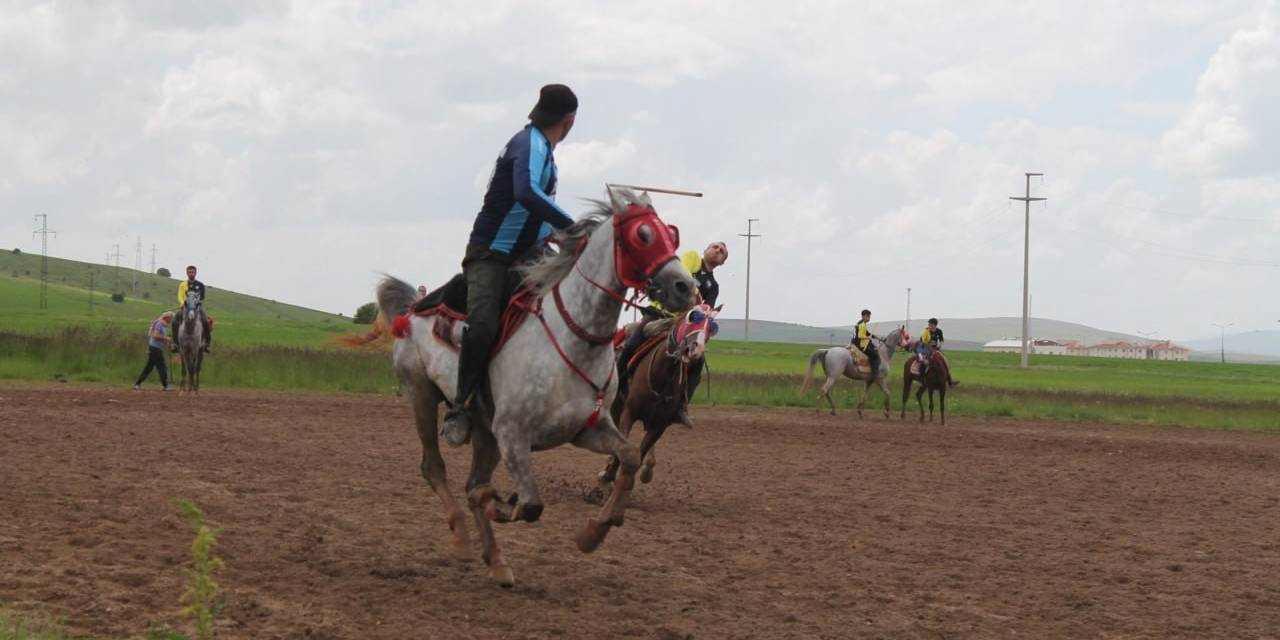 Yağmur Yerini Güneşe Bırakınca Ciritçiler Sahaya İndi