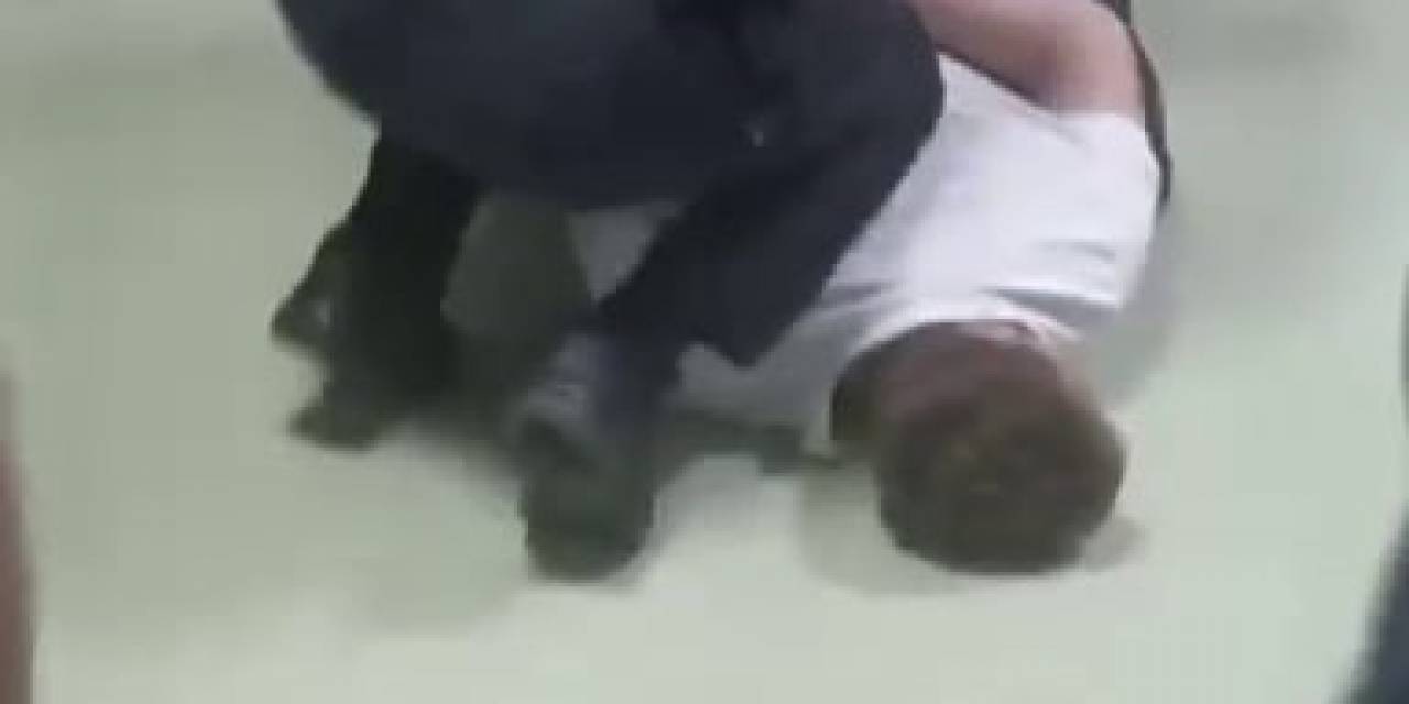 Hastaneyi Birbirine Katan Alkollü Şahsı Polis Böyle Etkisiz Hale Getirdi