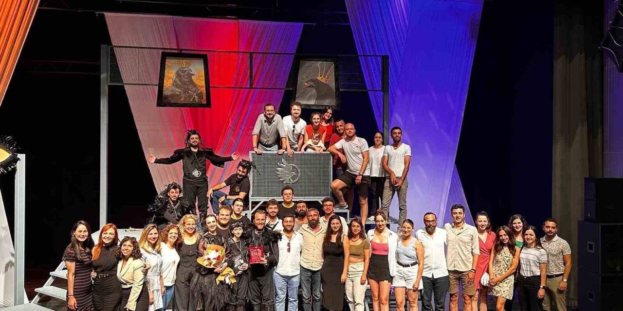 Eskişehir ‘sui Generis Tiyatro’ Antalya Seyircisi İle Buluştu