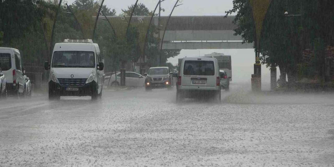 Bingöl’de Sağanak Yağış Etkili Oldu