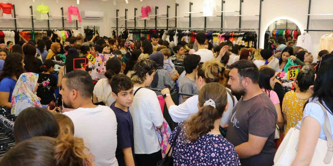 Mağaza Açılışı İzdihama Dönüştü