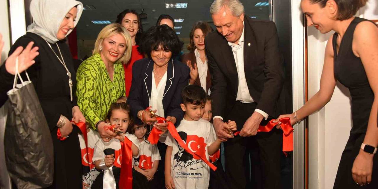 Minik Öğrencilerin Yılsonu Sergisi Büyük Beğeni Topladı