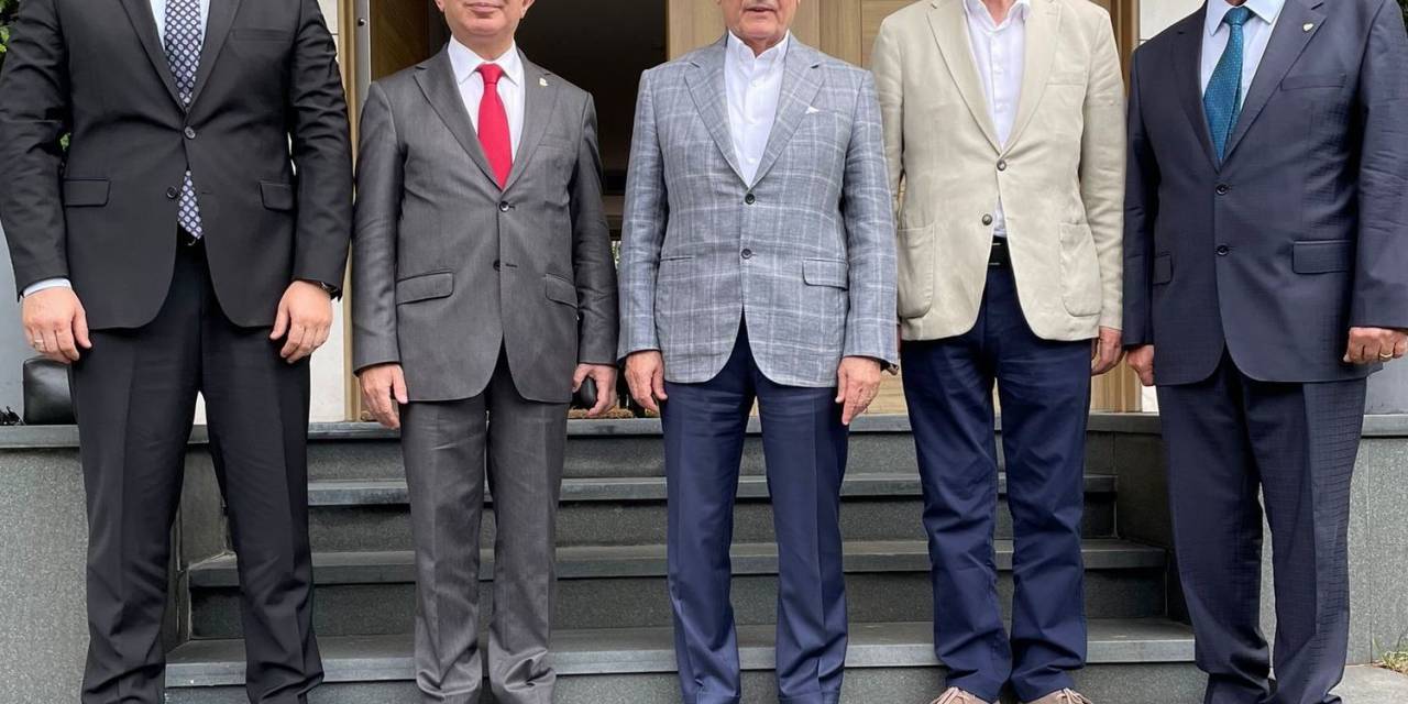 Bursaspor Divan Başkanı Galip Sakder’in De Katıldığı Toplantıda ‘küfürsüz Stadyum’ Dendi