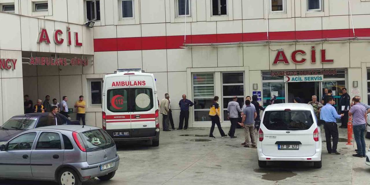 Motosiklet Yolun Karşısına Geçmek İsteyen Doktora Çarptı: 1’i Ağır 3 Yaralı