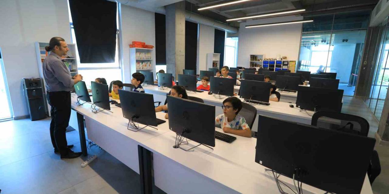 Başakşehir’de Geleceğin Yazılımcıları Eğitimlere Başladı
