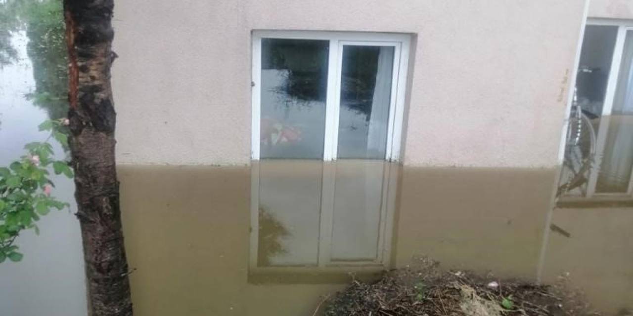 Saltukova’da Depremzedelerin Evleri Sular Altında Kaldı