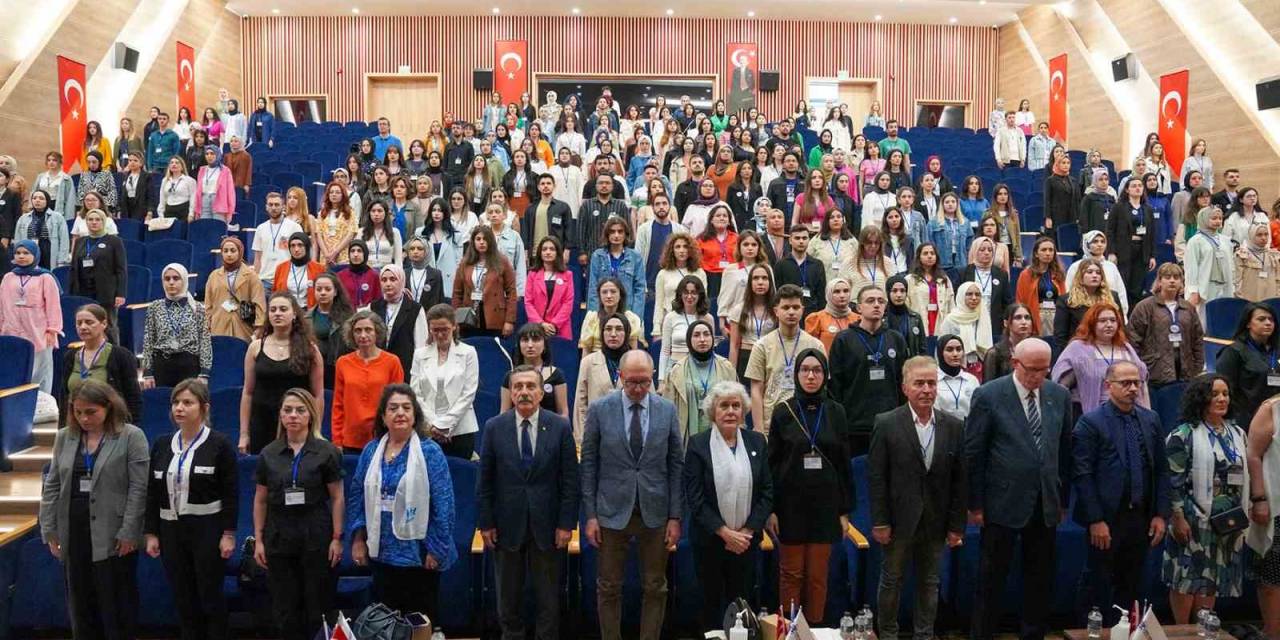 Başkan Ataç Uluslararası Erken Çocukluk Eğitimi Kongresi’ne Katıldı