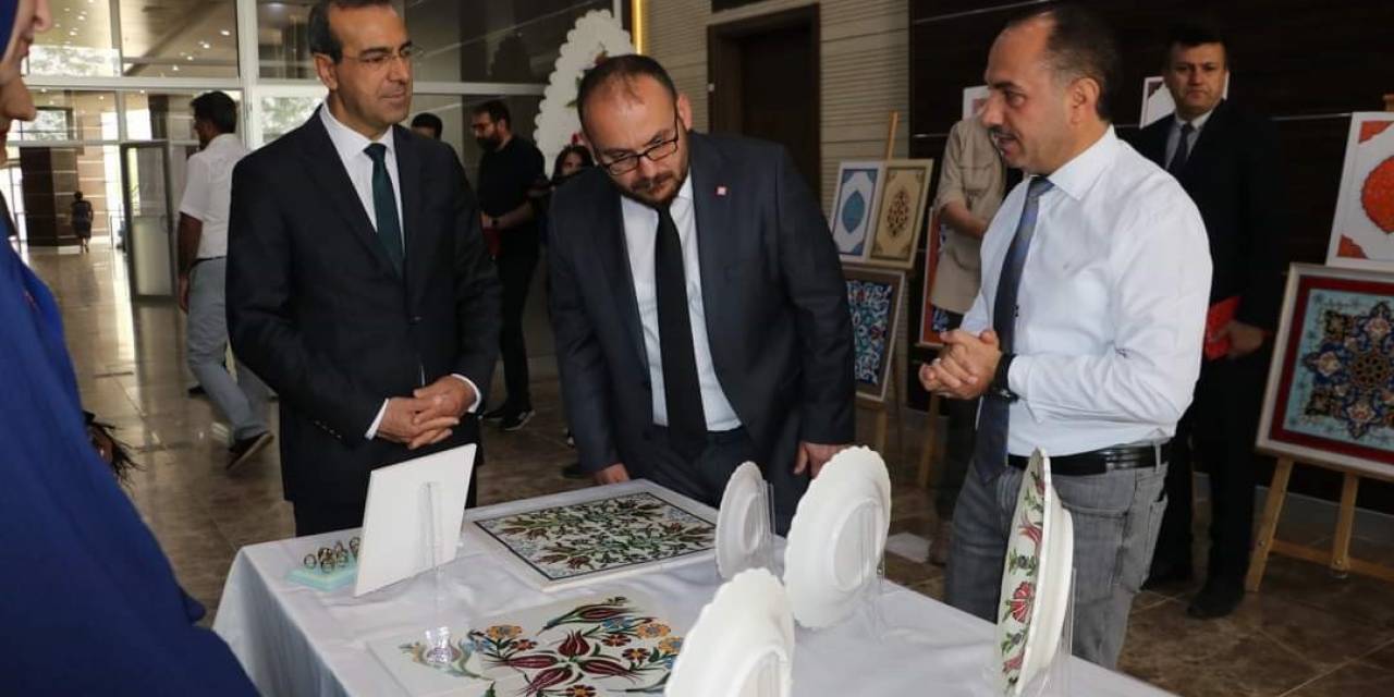 Üniversite Öğrencileri Eserlerini Sergiledi