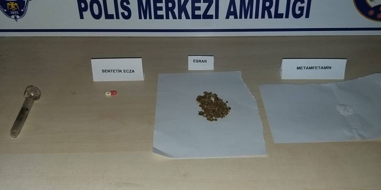 Polis Merkezi Ekipleri 3 Ayrı Kişiyi Uyuşturucuyla Yakaladı