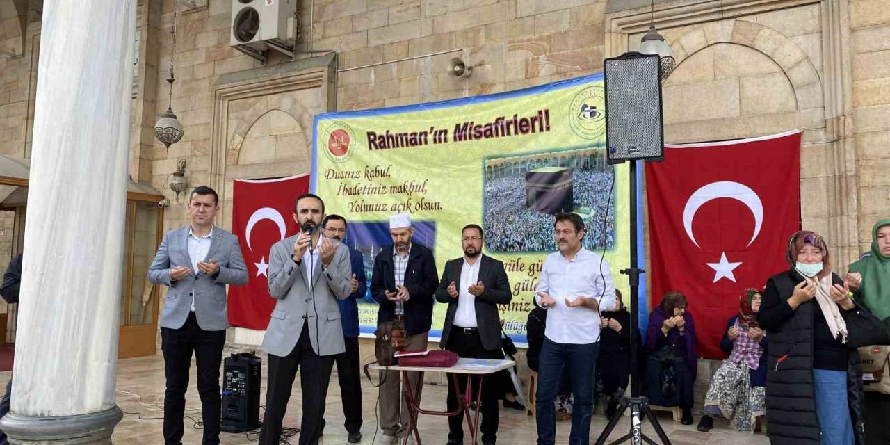 Hacı Adayları Dualarla Kutsal Topraklara Uğurlandı