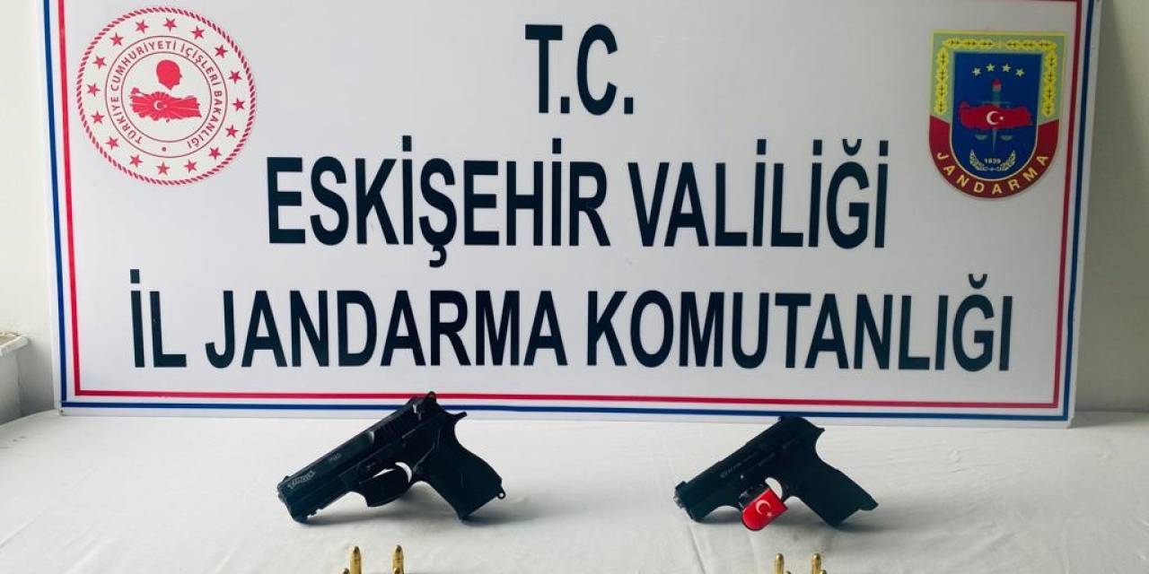 Silahlarını Satamadan Yakalandı