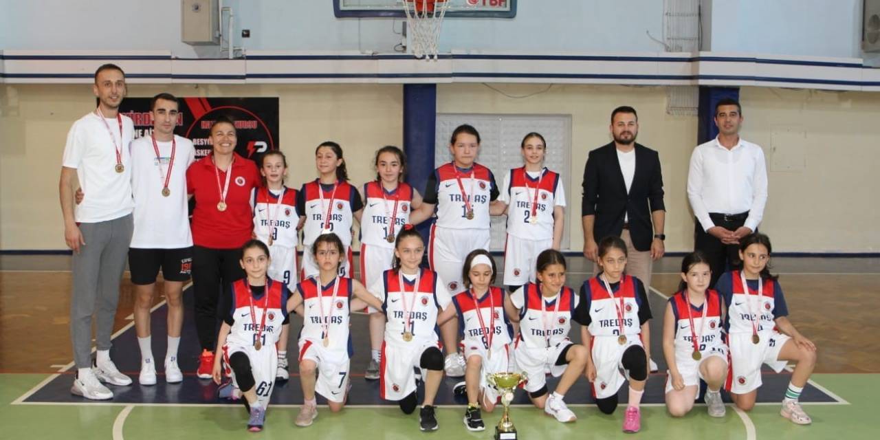 Tredaş Spor Kız Takımı Namağlup Şampiyon
