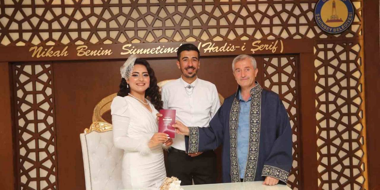 Tahmazoğlu’ndan Nikahı Kıyılan Çiftlere Sürpriz