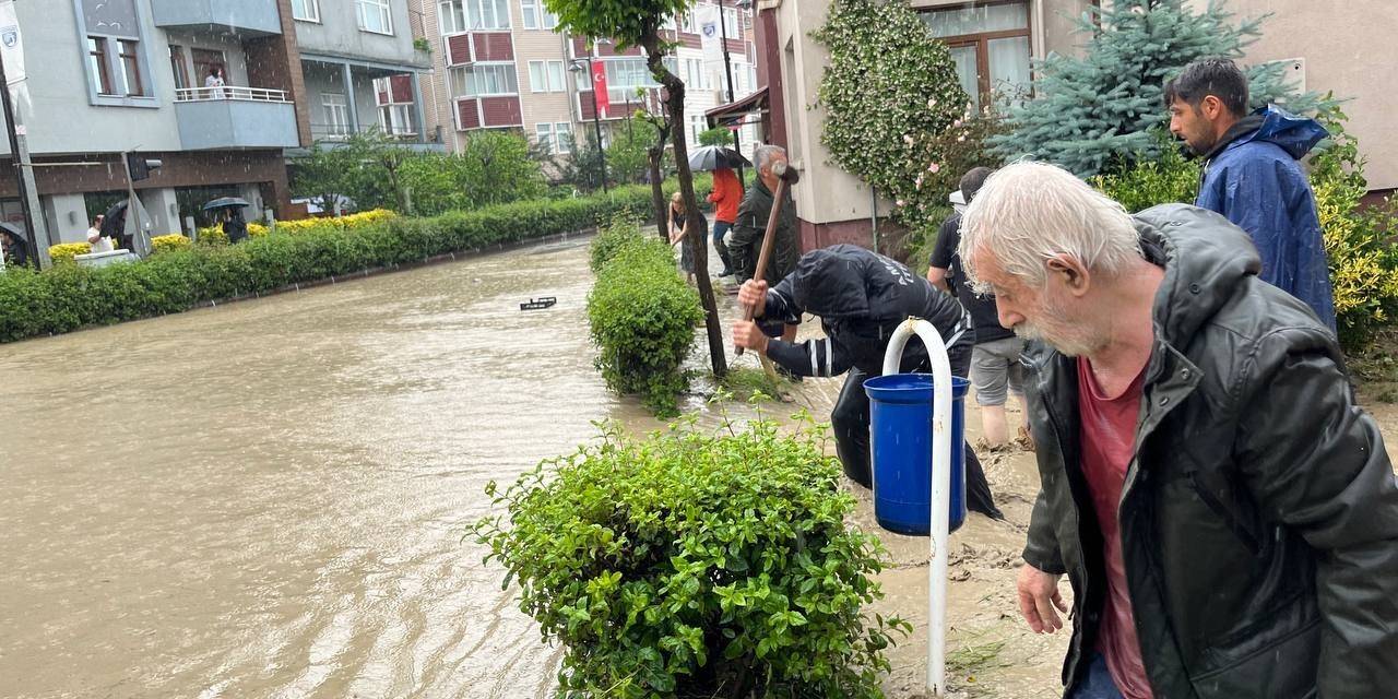 Dere Taştı, Turizm Kenti Amasra Sular Altında Kaldı