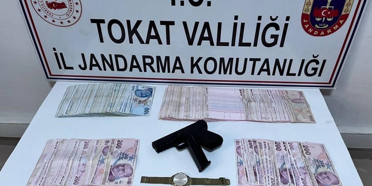 Bohçacı Kılığındaki Hırsızlık Şüphelileri Gözaltına Alındı