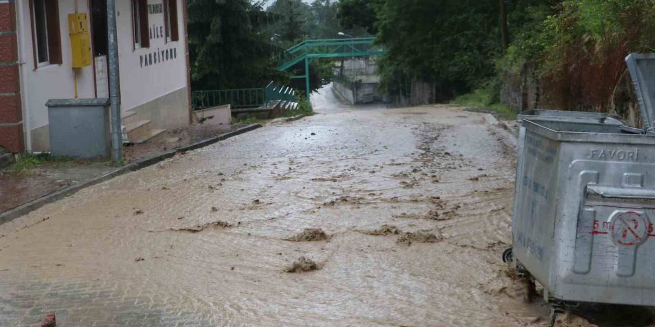 Samsun’da Sağanak Taşkın Ve Su Baskınlarına Neden Oldu
