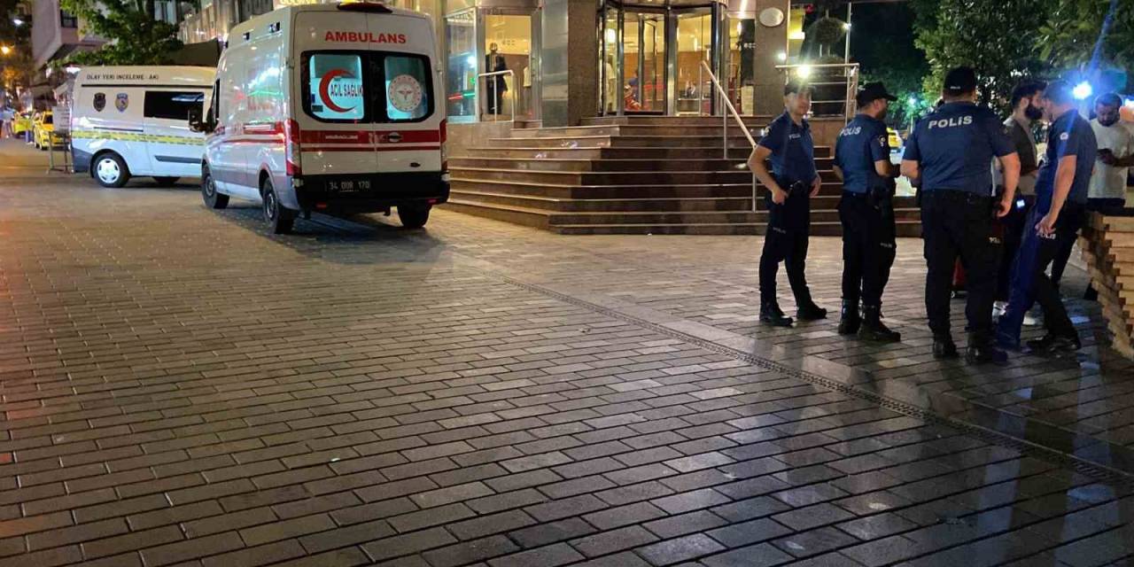 Taksim’de Korkunç Olay: Otelin Demir Korkuluklarına Bağladığı İple İntihar Etti