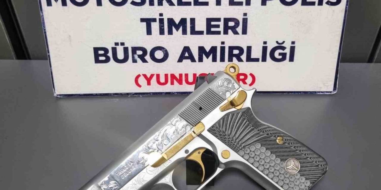 Mesken Bulundurma Ruhsatlı Tabancasını Taşırken Yunus Timlerine Yakalandı