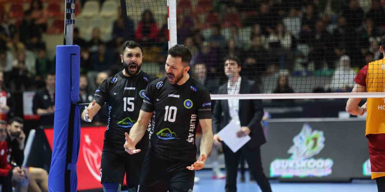 Bursa Büyükşehir Belediyespor Emre Batur’la Sözleşme Yeniledi