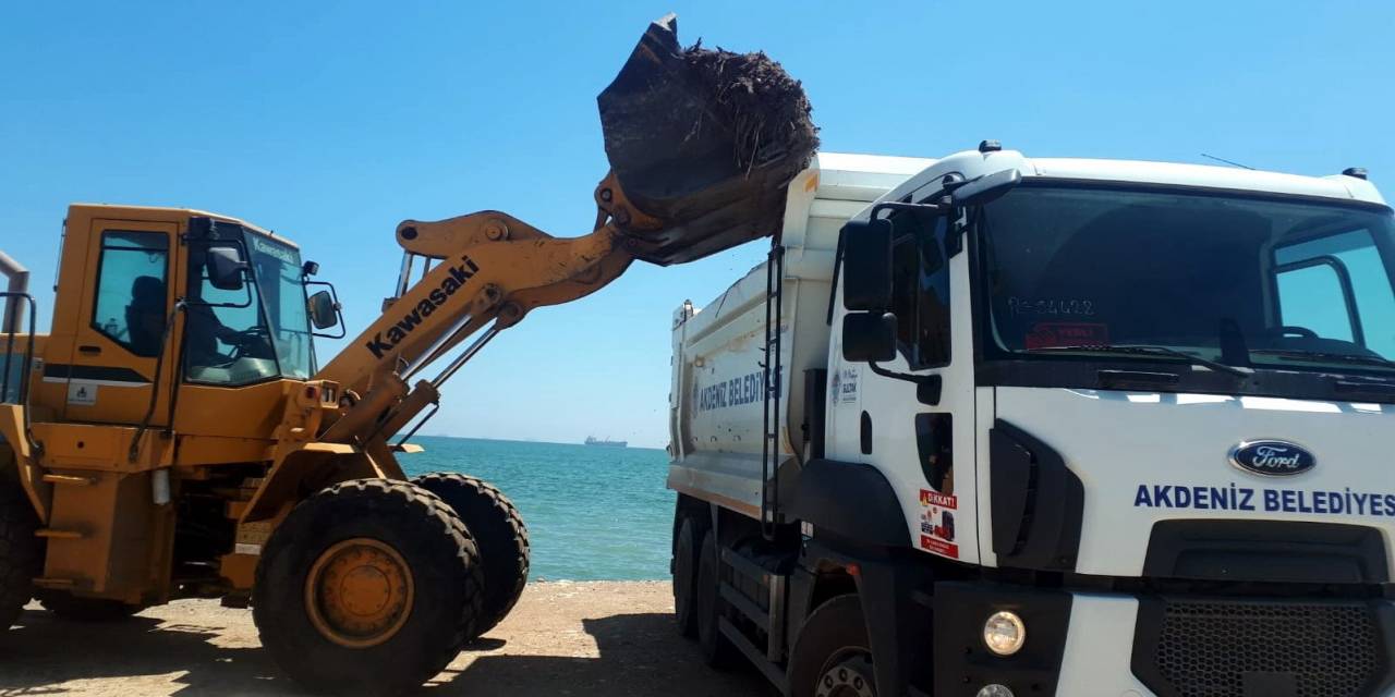 Karaduvar Sahili Temizlendi