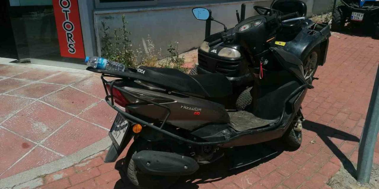 Motosikletle Otomobil Çarpıştı: 1 Yaralı