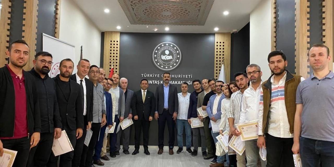 Altıntaş’ta Deprem Bölgesinde Ve Hayır Çarşısında Görev Alan Milli Eğitim Personeline Başarı Belgesi