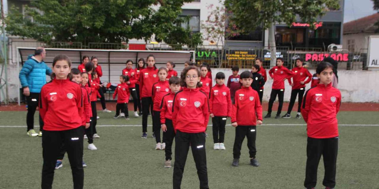 22 Bin Nüfuslu İlçede Karate Yapan 150 Kişiden, 13’ü Milli Takıma Seçildi