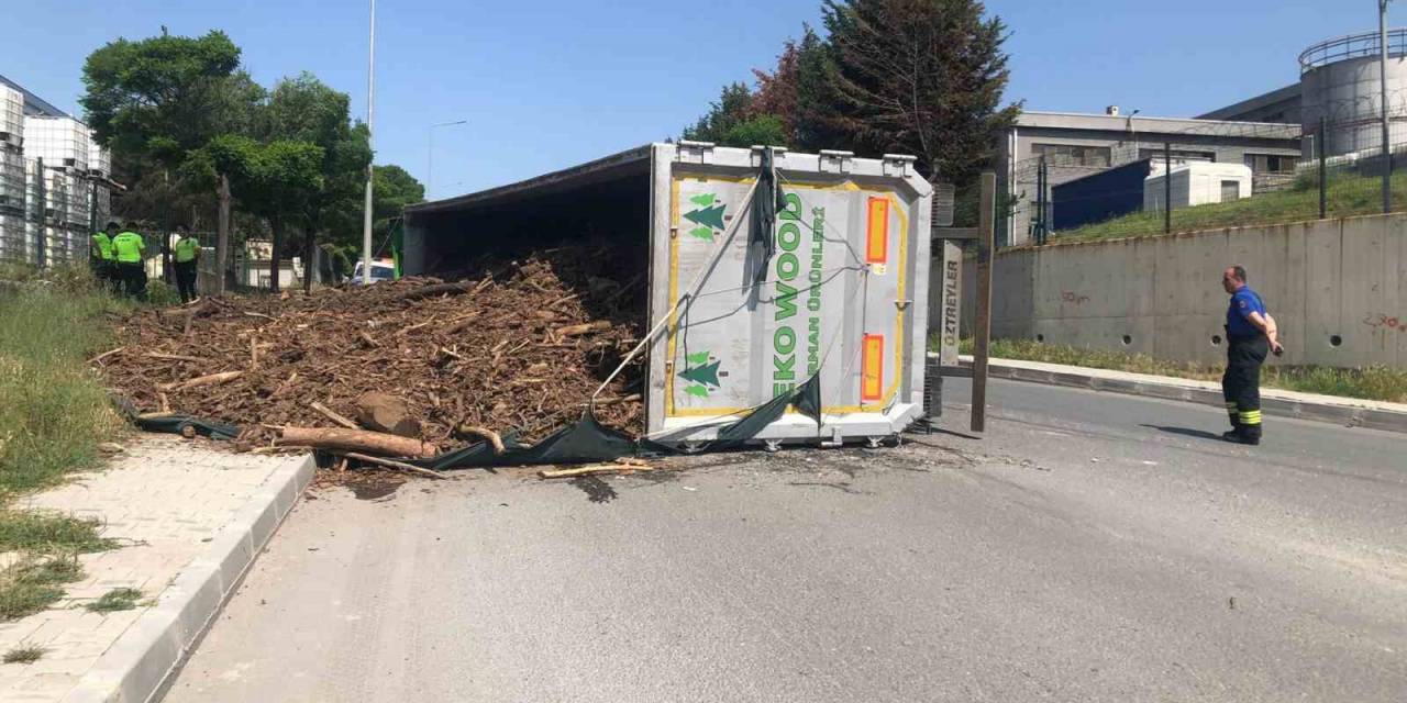 Çerkezköy’de Tır Devrildi: 1 Yaralı