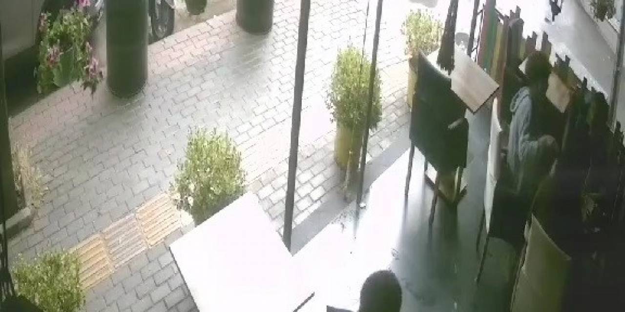 Alkollü Sürücü Park Halindeki 3 Araca Böyle Çarptı