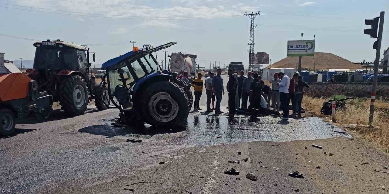 Kızıltepe’de Tırın Çarptığı Traktör İkiye Bölündü