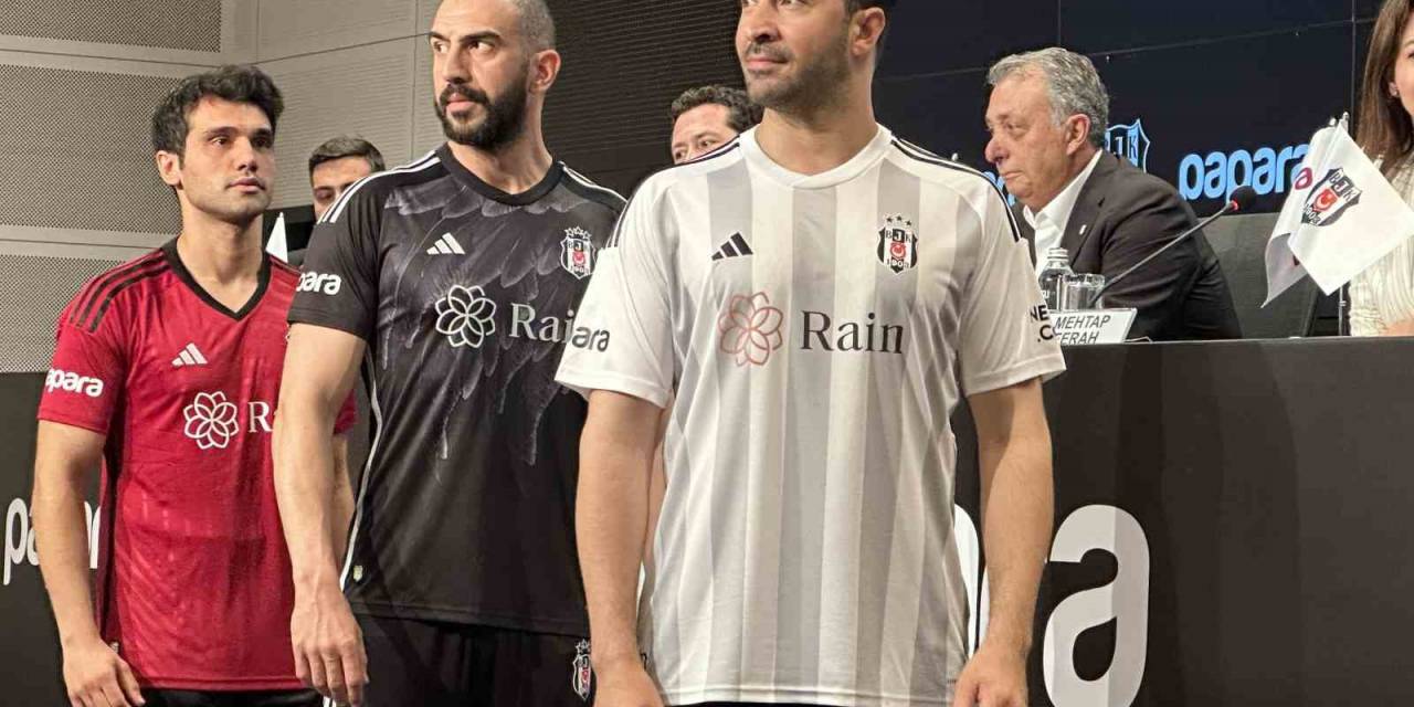 Beşiktaş’ın Yeni Sezon Formaları Tanıtıldı