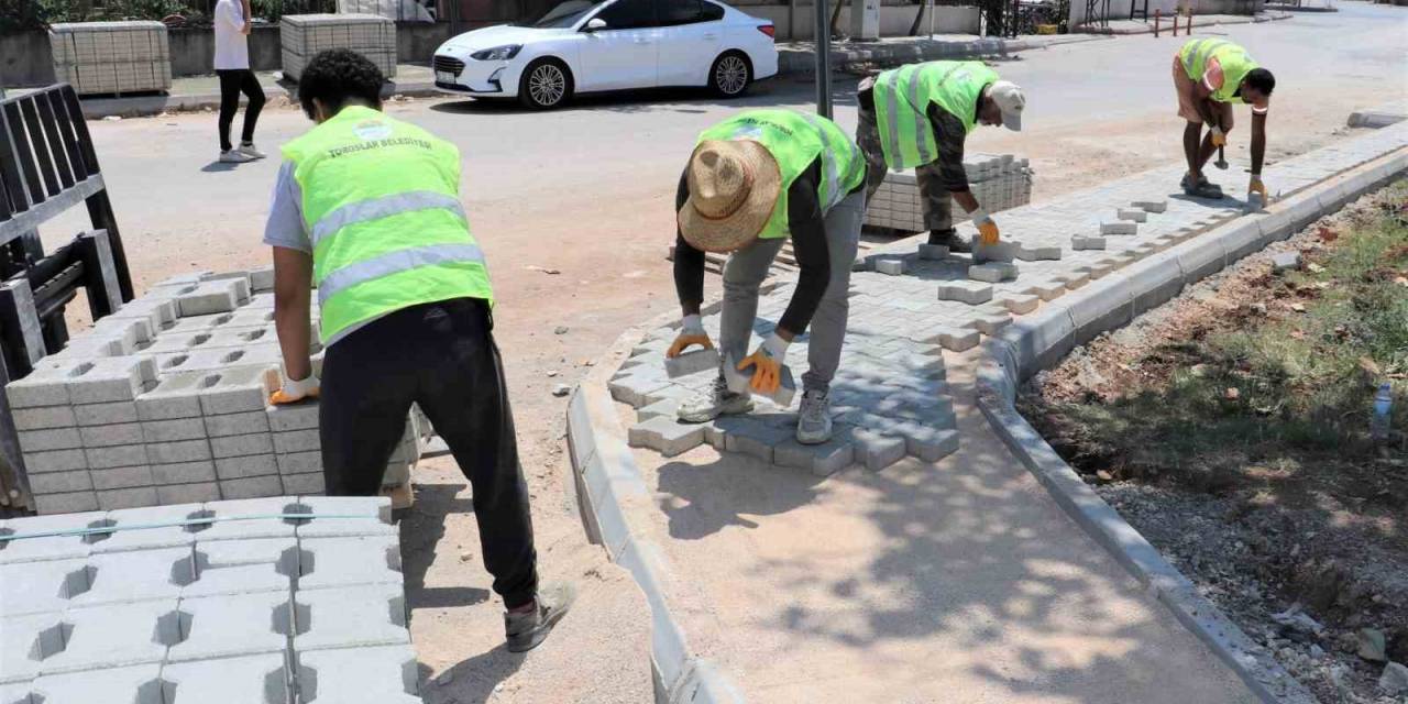 Toroslar’daki Kaldırım Çalışmaları Çağdaşkent’de Devam Ediyor