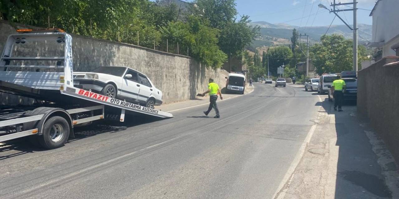 Yol Kesip Araçları Durduran Şahsa Vatandaş Müdahale Etti