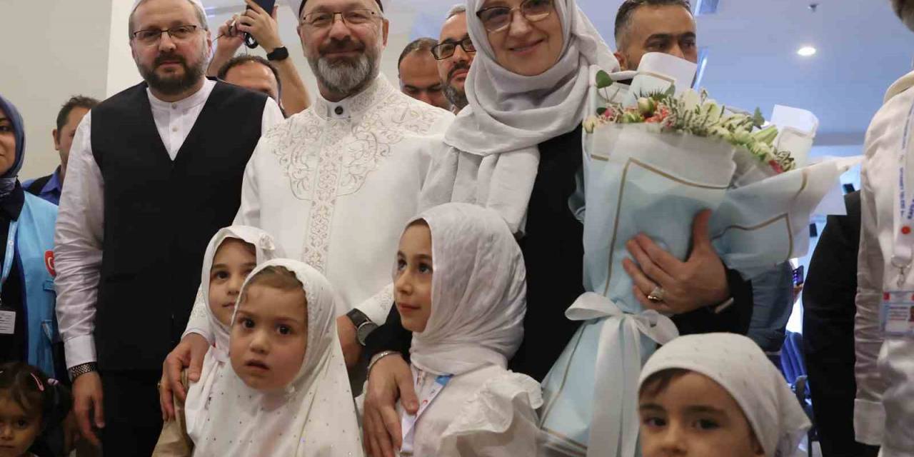 Diyanet İşleri Başkanı Erbaş, Mekke’de Minik Hacı Adaylarıyla Bir Araya Geldi