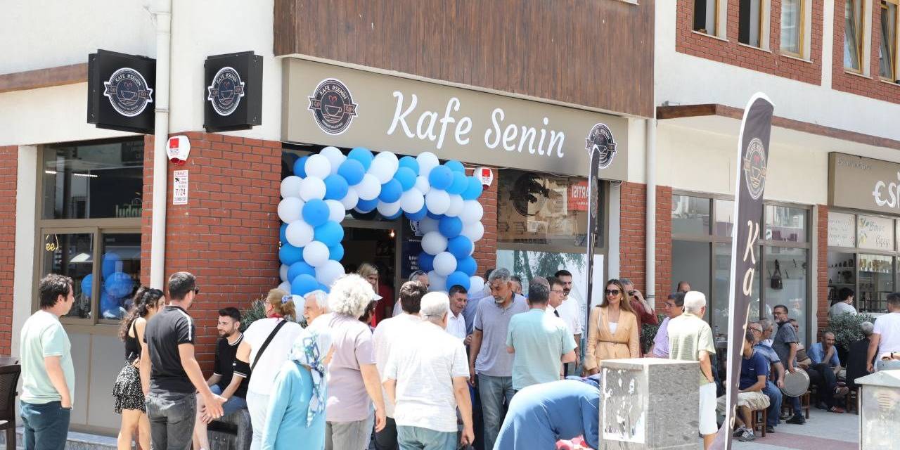Kafe Senin, Hizmete Girdi