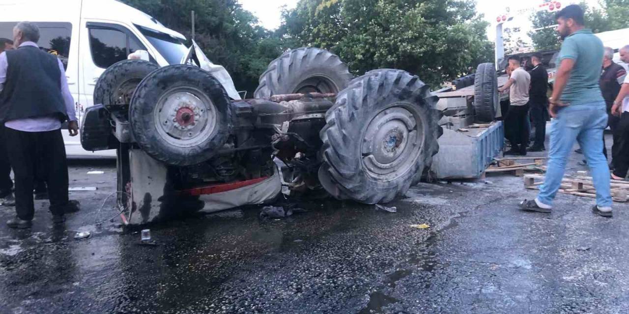 Gaziantep’te Yolcu Servisi İle Traktör Çarpıştı: 1 Ölü, 1 Yaralı