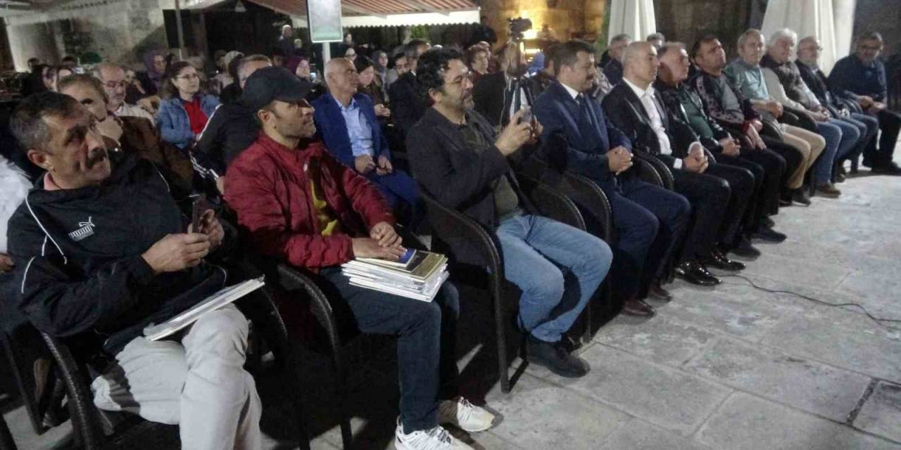 En Kısa Gecede 752 Yıllık Medresede Şiir Dinletisi