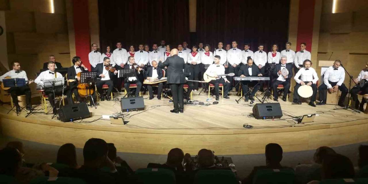 İzmir Polis Korosu Kulakların Pasını Sildi