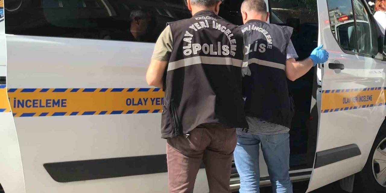 İki Grup Gencin Kavgasında Bıçaklar Çekildi; 3 Yaralı