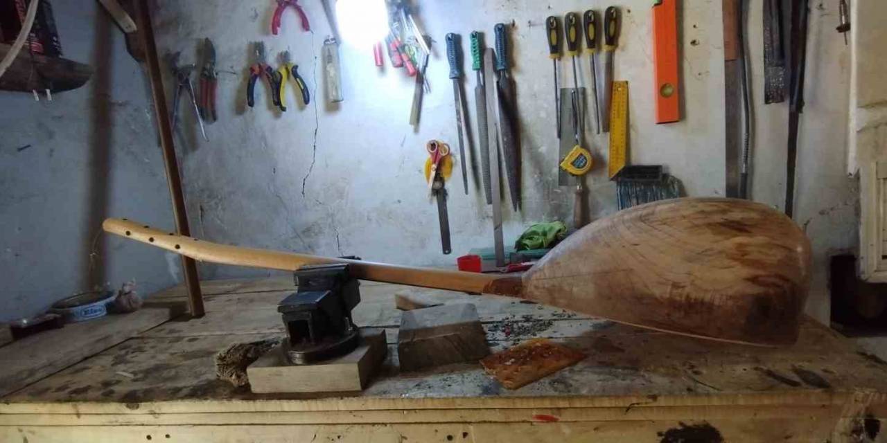 Hayatını Kaybeden Saz Ustası Ağabeyinin Hatırasını Yaşatmak İçin Genç Usta Kolları Sıvadı