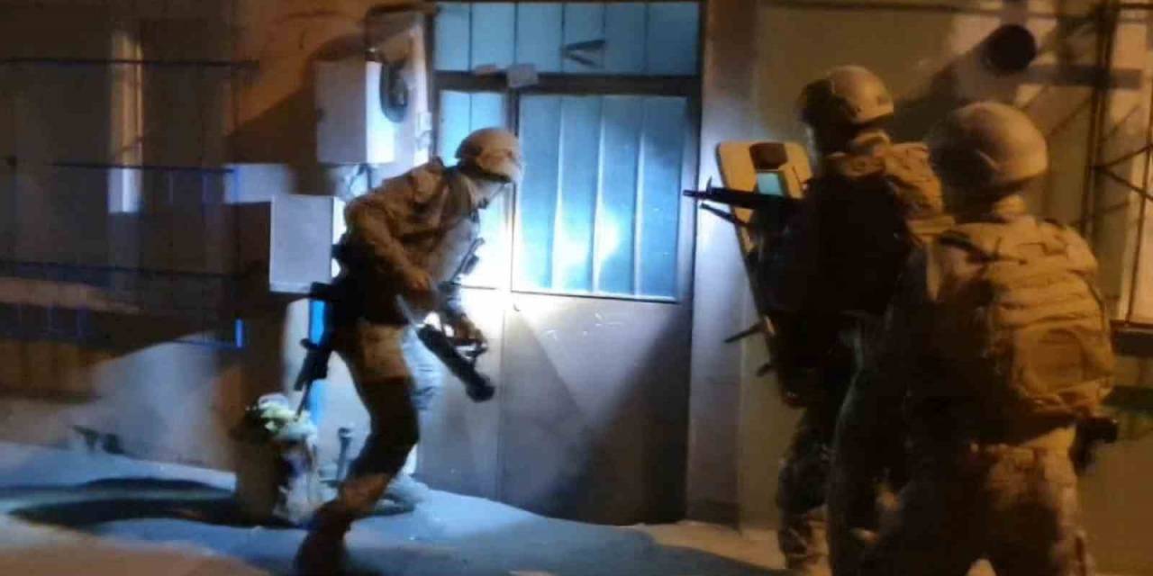 Dronlar Tespit Etti, Narko Polisler Çatılarda Tek Tek Böyle Yakadı