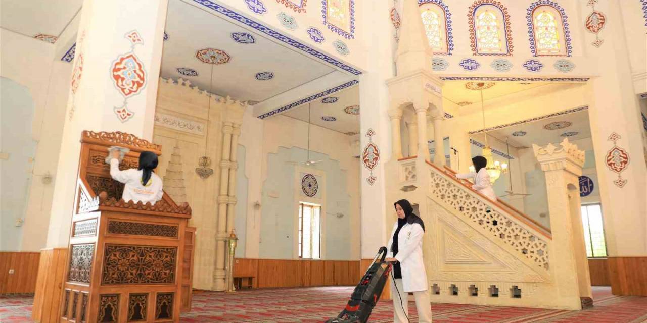Yüreğir’de Camilerde Bayram Temizliği
