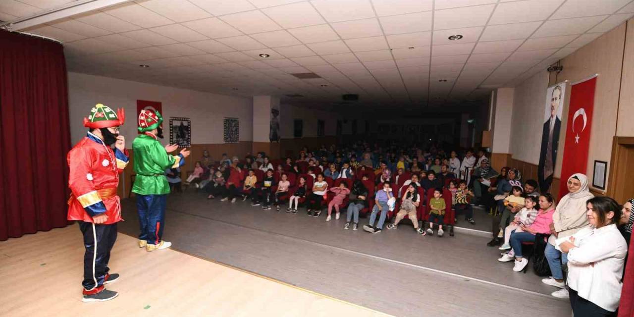 Pursaklar’da Yaz Tatili Tiyatro Gösterileriyle Doludizgin Geçiyor